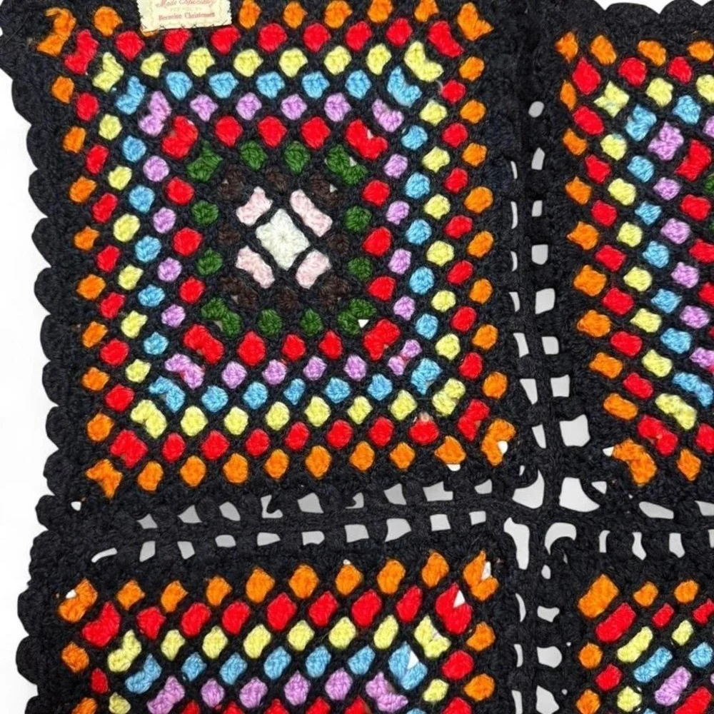 Handmade vintage 1970s crochet granny square Soft and warm throw blanket 54